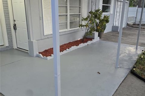 Apartment in New Port Richey, Florida 2 bedrooms, 115.94 sq.m. № 2207904