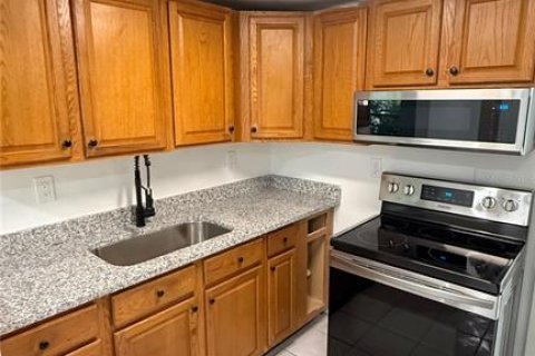 Apartment in New Port Richey, Florida 2 bedrooms, 115.94 sq.m. № 2207904 - photo 3