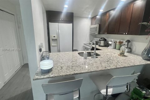 Condo in Miami, Florida, 1 bedroom № 2026093 - photo 7