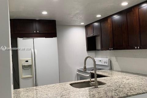 Condo in Miami, Florida, 1 bedroom № 2026093 - photo 2