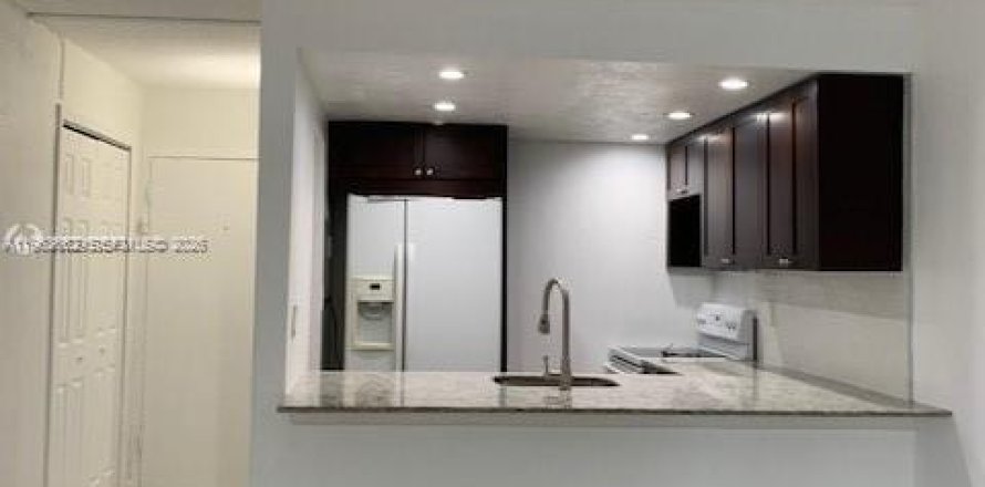 Condo in Miami, Florida, 1 bedroom № 2026093