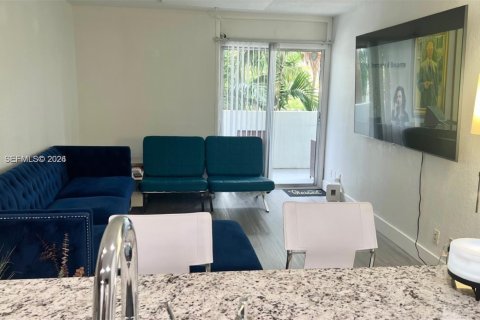 Condo in Miami, Florida, 1 bedroom № 2026093 - photo 9