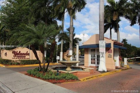 Condo in Miami, Florida, 1 bedroom № 2026093 - photo 16