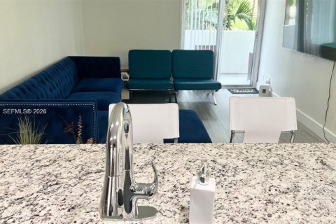 Condo in Miami, Florida, 1 bedroom № 2026093 - photo 8