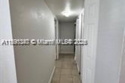 Appartement à louer à Hialeah, Floride: 2 chambres, 71.07 m2 № 1946888 - photo 15