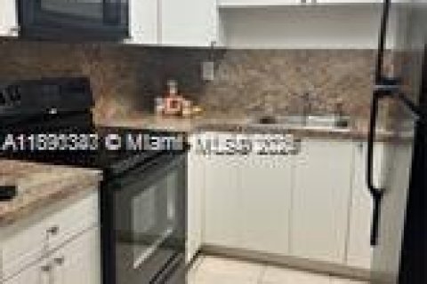 Appartement à louer à Hialeah, Floride: 2 chambres, 71.07 m2 № 1946888 - photo 6