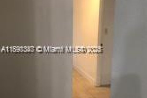 Appartement à louer à Hialeah, Floride: 2 chambres, 71.07 m2 № 1946888 - photo 9