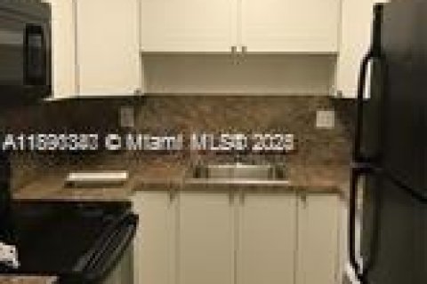 Appartement à louer à Hialeah, Floride: 2 chambres, 71.07 m2 № 1946888 - photo 5