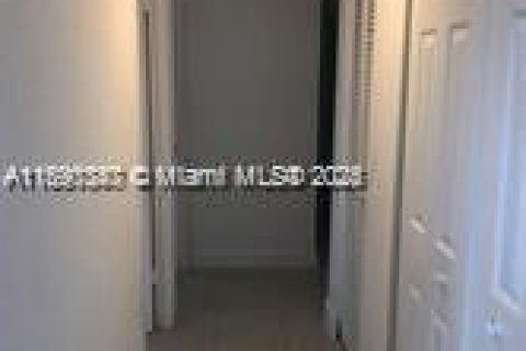 Appartement à louer à Hialeah, Floride: 2 chambres, 71.07 m2 № 1946888 - photo 10