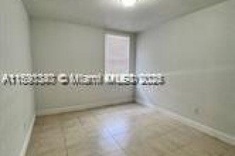 Appartement à louer à Hialeah, Floride: 2 chambres, 71.07 m2 № 1946888 - photo 16