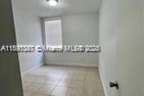 Appartement à louer à Hialeah, Floride: 2 chambres, 71.07 m2 № 1946888 - photo 17
