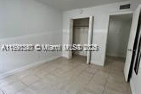 Appartement à louer à Hialeah, Floride: 2 chambres, 71.07 m2 № 1946888 - photo 19