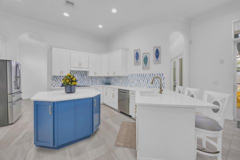 House in Vero Beach, Florida 4 bedrooms, 260.41 sq.m. № 2147363 - photo 4