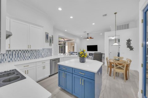 House in Vero Beach, Florida 4 bedrooms, 260.41 sq.m. № 2147363 - photo 5