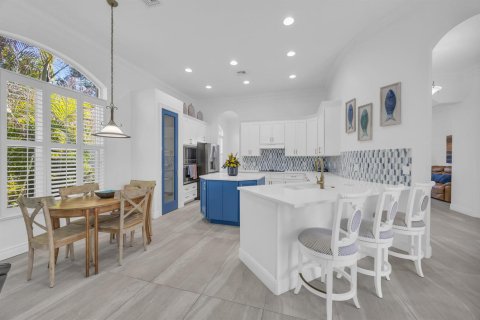House in Vero Beach, Florida 4 bedrooms, 260.41 sq.m. № 2147363 - photo 7