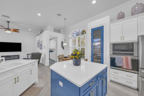House in Vero Beach, Florida 4 bedrooms, 260.41 sq.m. № 2147363 - photo 6