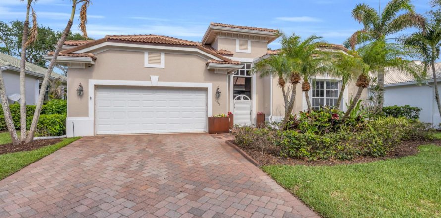 House in Vero Beach, Florida 4 bedrooms, 260.41 sq.m. № 2147363