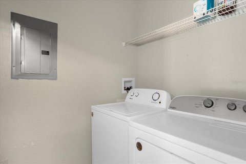 Condo in Lake Mary, Florida, 2 bedrooms № 2224888 - photo 16