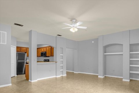 Condo in Lake Mary, Florida, 2 bedrooms № 2224888 - photo 5