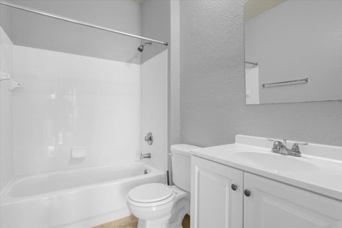 Condo in Lake Mary, Florida, 2 bedrooms № 2224888 - photo 17