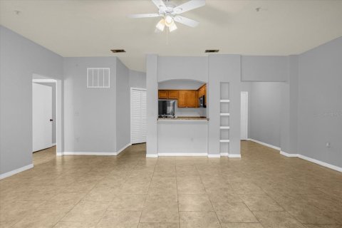 Condo in Lake Mary, Florida, 2 bedrooms № 2224888 - photo 6