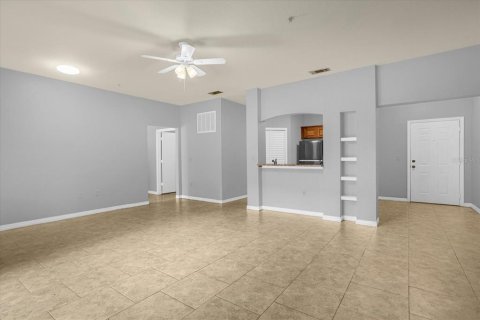 Condo in Lake Mary, Florida, 2 bedrooms № 2224888 - photo 3