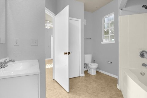 Condo in Lake Mary, Florida, 2 bedrooms № 2224888 - photo 13