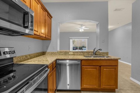 Condo in Lake Mary, Florida, 2 bedrooms № 2224888 - photo 9