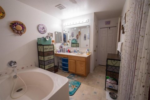 House in Kissimmee, Florida 4 bedrooms, 264.21 sq.m. № 1616947 - photo 9