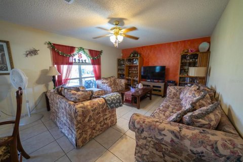 House in Kissimmee, Florida 4 bedrooms, 264.21 sq.m. № 1616947 - photo 7