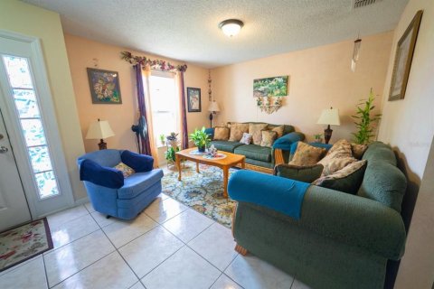 House in Kissimmee, Florida 4 bedrooms, 264.21 sq.m. № 1616947 - photo 3