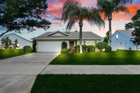 House in Winter Garden, Florida 3 bedrooms, 132.94 sq.m. № 1849873 - photo 1