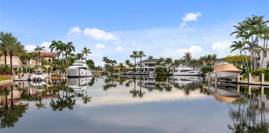Villa ou maison à Lighthouse Point, Floride 7 chambres, 866.69 m2 № 2085239