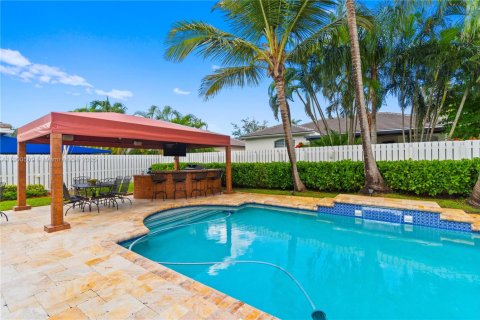 House in Pembroke Pines, Florida 3 bedrooms, 193.05 sq.m. № 1951438 - photo 30