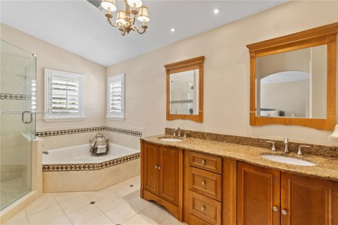 House in Pembroke Pines, Florida 3 bedrooms, 193.05 sq.m. № 1951438 - photo 10