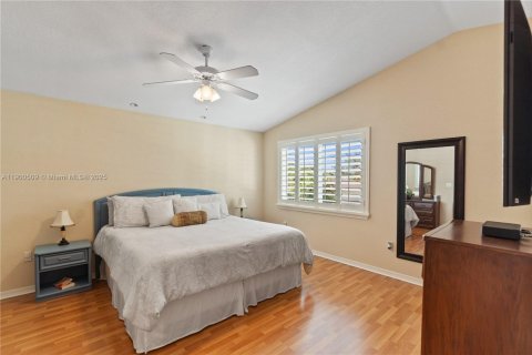 House in Pembroke Pines, Florida 3 bedrooms, 193.05 sq.m. № 1951438 - photo 8