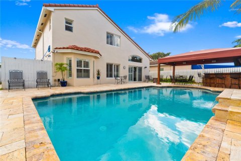 House in Pembroke Pines, Florida 3 bedrooms, 193.05 sq.m. № 1951438 - photo 2
