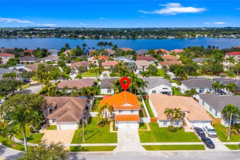 House in Pembroke Pines, Florida 3 bedrooms, 193.05 sq.m. № 1951438 - photo 5