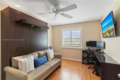 House in Pembroke Pines, Florida 3 bedrooms, 193.05 sq.m. № 1951438 - photo 13