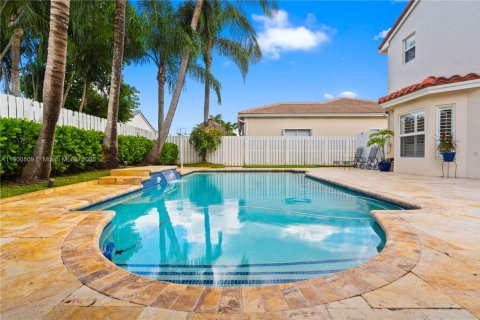 House in Pembroke Pines, Florida 3 bedrooms, 193.05 sq.m. № 1951438 - photo 29