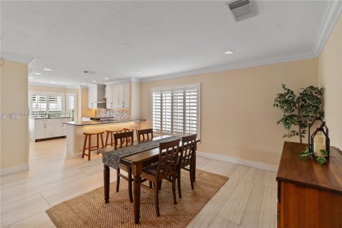 House in Pembroke Pines, Florida 3 bedrooms, 193.05 sq.m. № 1951438 - photo 24