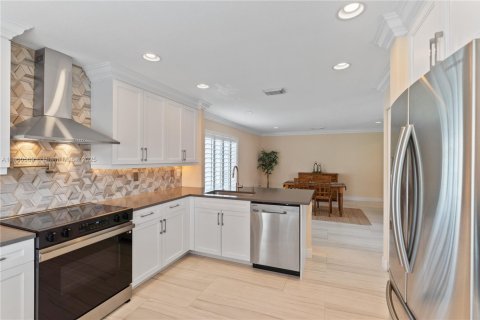 House in Pembroke Pines, Florida 3 bedrooms, 193.05 sq.m. № 1951438 - photo 3
