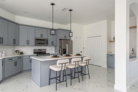 House in Wesley Chapel, Florida 4 bedrooms, 235.41 sq.m. № 2095841 - photo 15