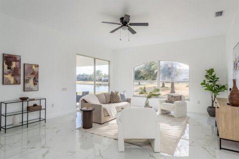 House in Wesley Chapel, Florida 4 bedrooms, 235.41 sq.m. № 2095841 - photo 10