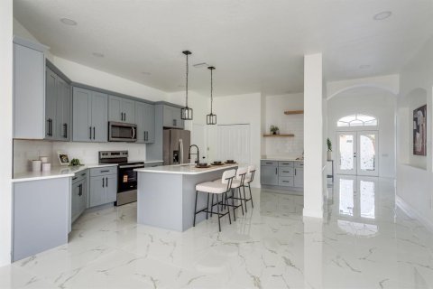 House in Wesley Chapel, Florida 4 bedrooms, 235.41 sq.m. № 2095841 - photo 13