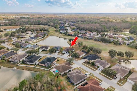 House in Wesley Chapel, Florida 4 bedrooms, 235.41 sq.m. № 2095841 - photo 2