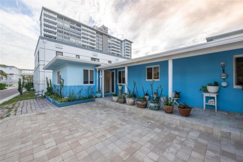 Снять в аренду виллу или дом в Холливуд, Флорида 1 спальня, 83.61м2, № 1948066 - фото 5