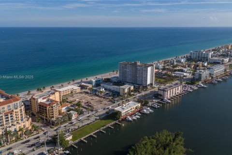 Снять в аренду виллу или дом в Холливуд, Флорида 1 спальня, 83.61м2, № 1948066 - фото 27