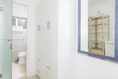 Снять в аренду виллу или дом в Холливуд, Флорида 1 спальня, 83.61м2, № 1948066 - фото 13