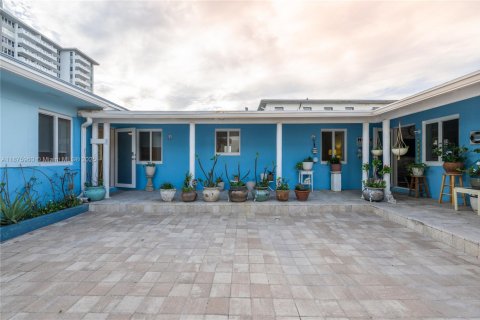 Снять в аренду виллу или дом в Холливуд, Флорида 1 спальня, 83.61м2, № 1948066 - фото 4